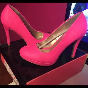 Medium high heels 👠